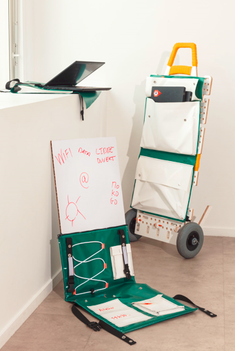 Mobilier 3 : le chariot de l'inclusion numérique, de Paul Emilieu