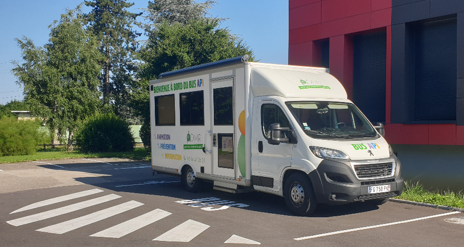ADMR : photo du bus API (Animation, Prévention, Information) de la fédération de l'ADMR du Jura.