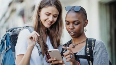 Voyager connecté·e : 5 conseils numériques pour faciliter vos vacances